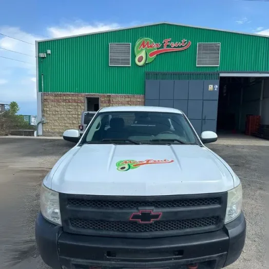 Unidad de transporte de Mexfrut en las instalaciones de Zapotiltic.